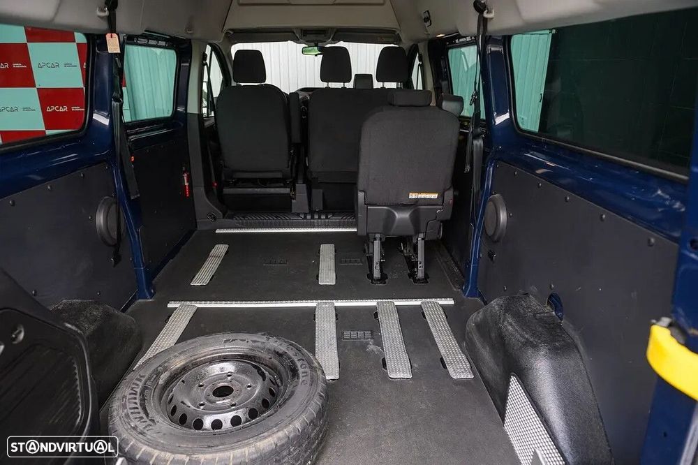 Ford Transit Custom Adaptada p/ 3 cadeiras de rodas - 31