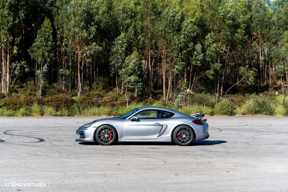 Porsche Cayman GT4 - 39
