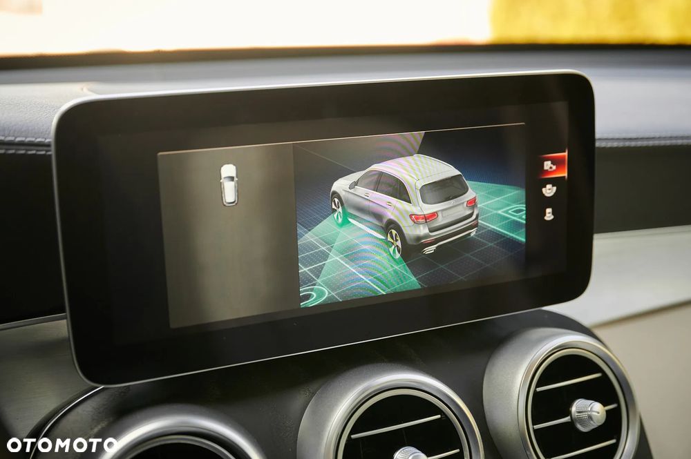 Mercedes-Benz GLC 300 e 4-Matic Business Edition - 34