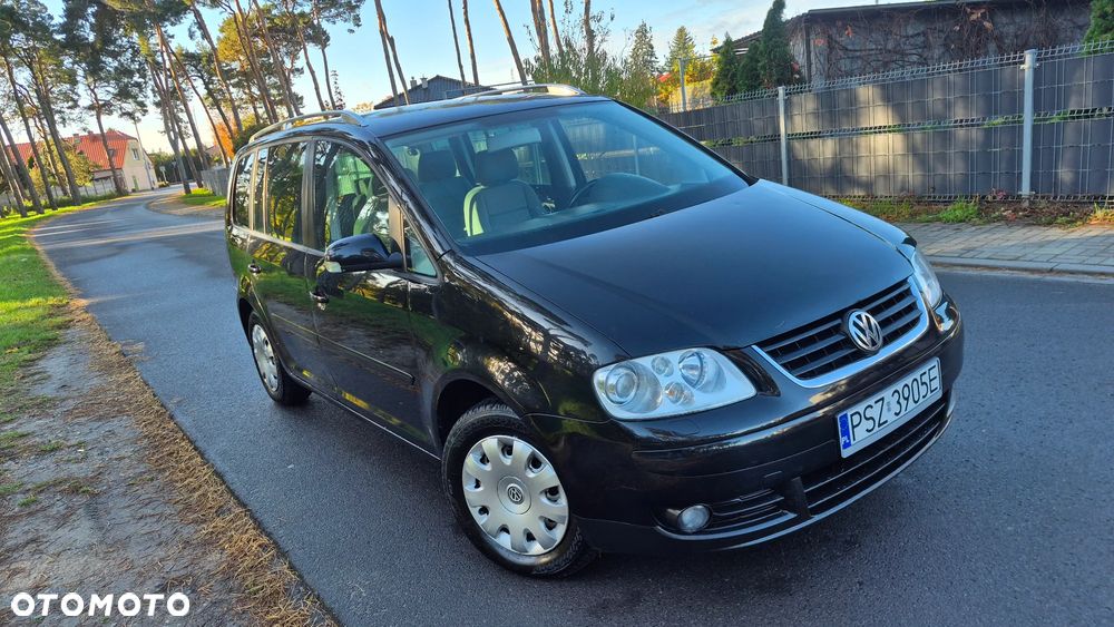 Volkswagen Touran - 11