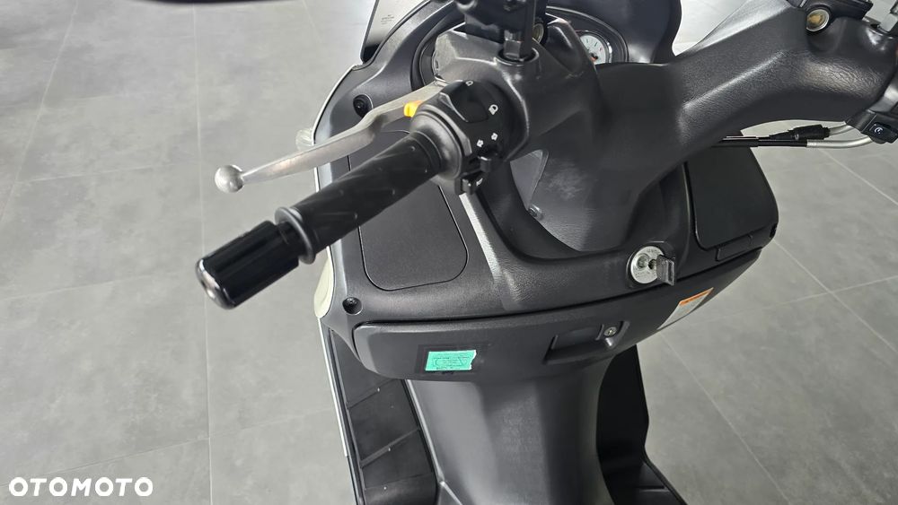 Suzuki Burgman - 11