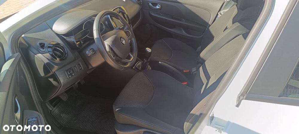 Renault Clio - 26