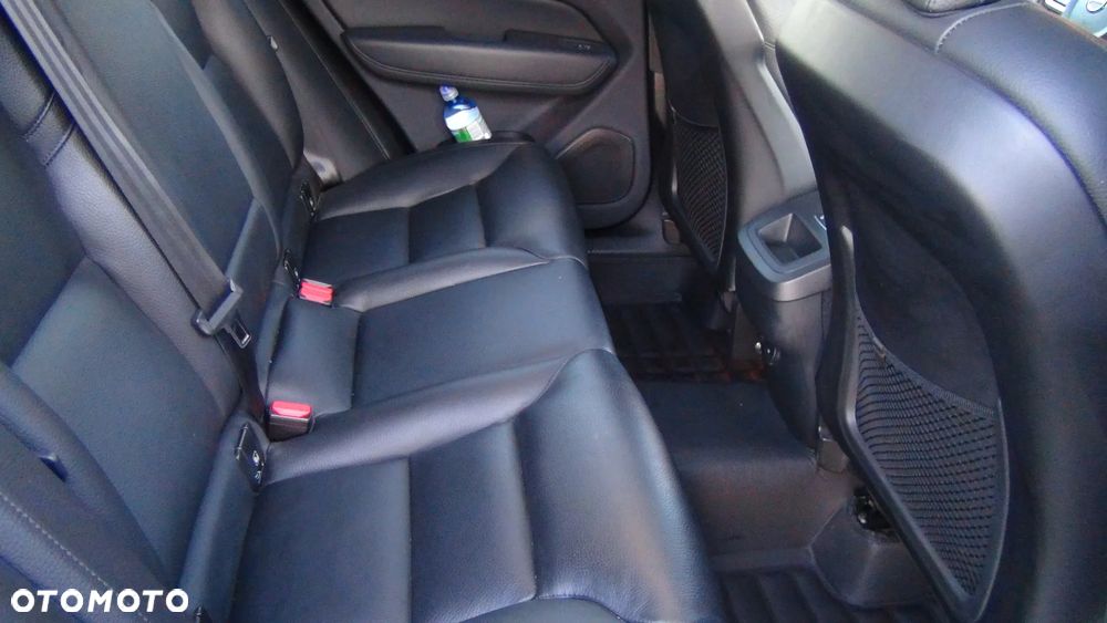 Volvo XC 60 B4 B Plus Dark - 17