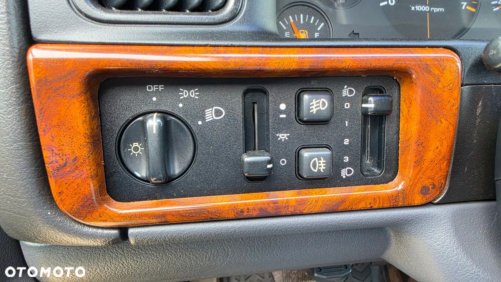 Jeep Grand Cherokee - 21