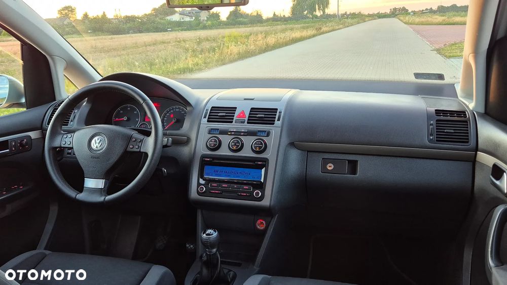 Volkswagen Touran 2.0 TDI Highline - 8
