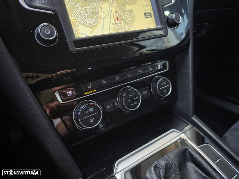 VW Passat Variant 2.0 TDi Highline DSG - 27