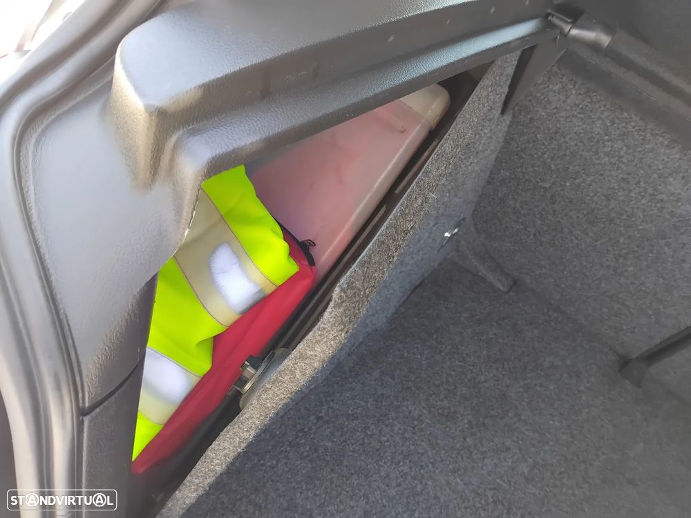 VW Golf 1.4i Confortline JE+AC - 9