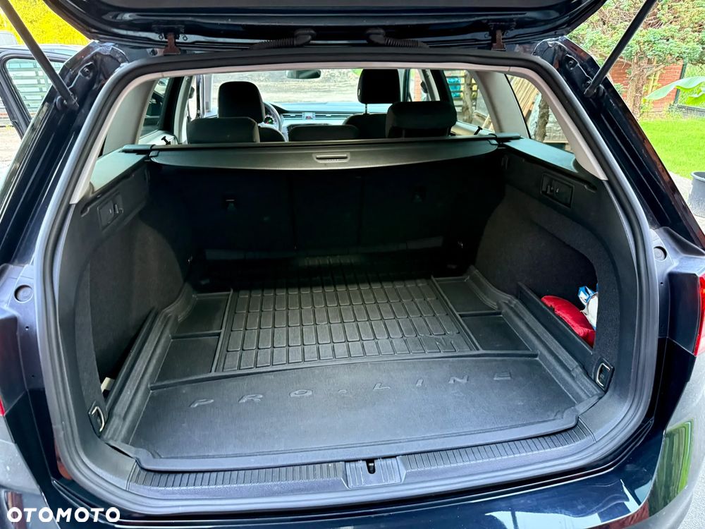 Volkswagen Passat - 18