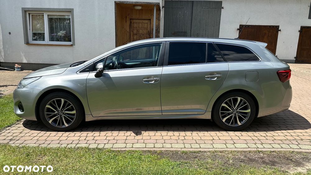 Toyota Avensis 2.0 D-4D Premium - 2