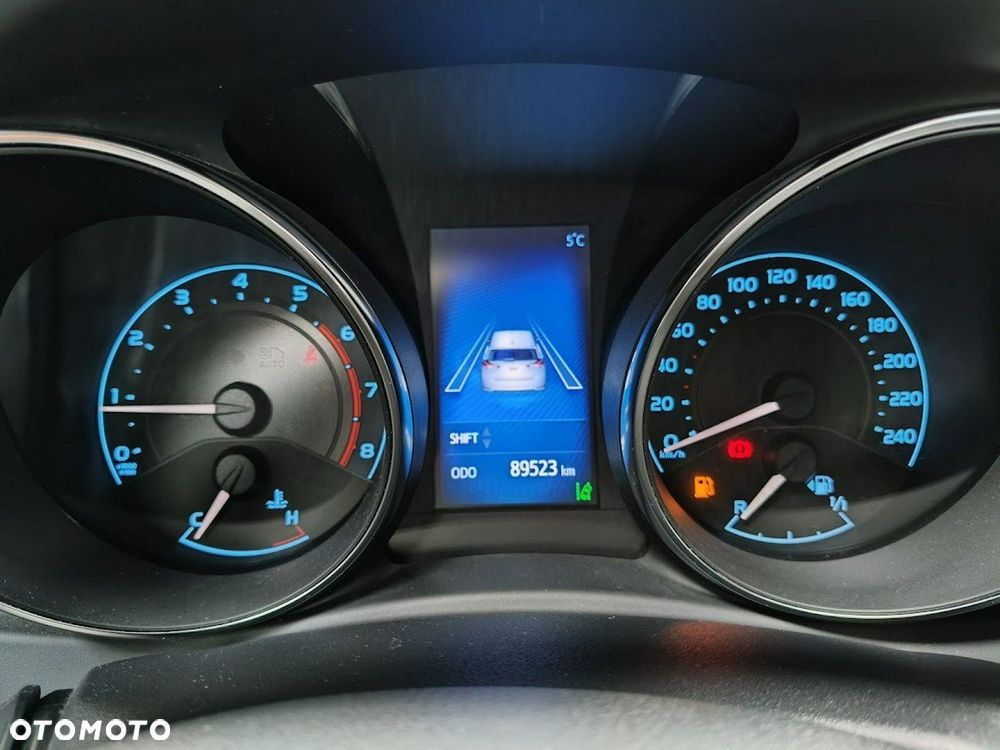 Toyota Auris 1.2 Turbo Team Deutschland - 18