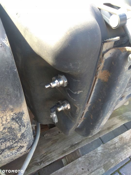 Zbiornik AdBlue Mercedes Actros Axor - 4