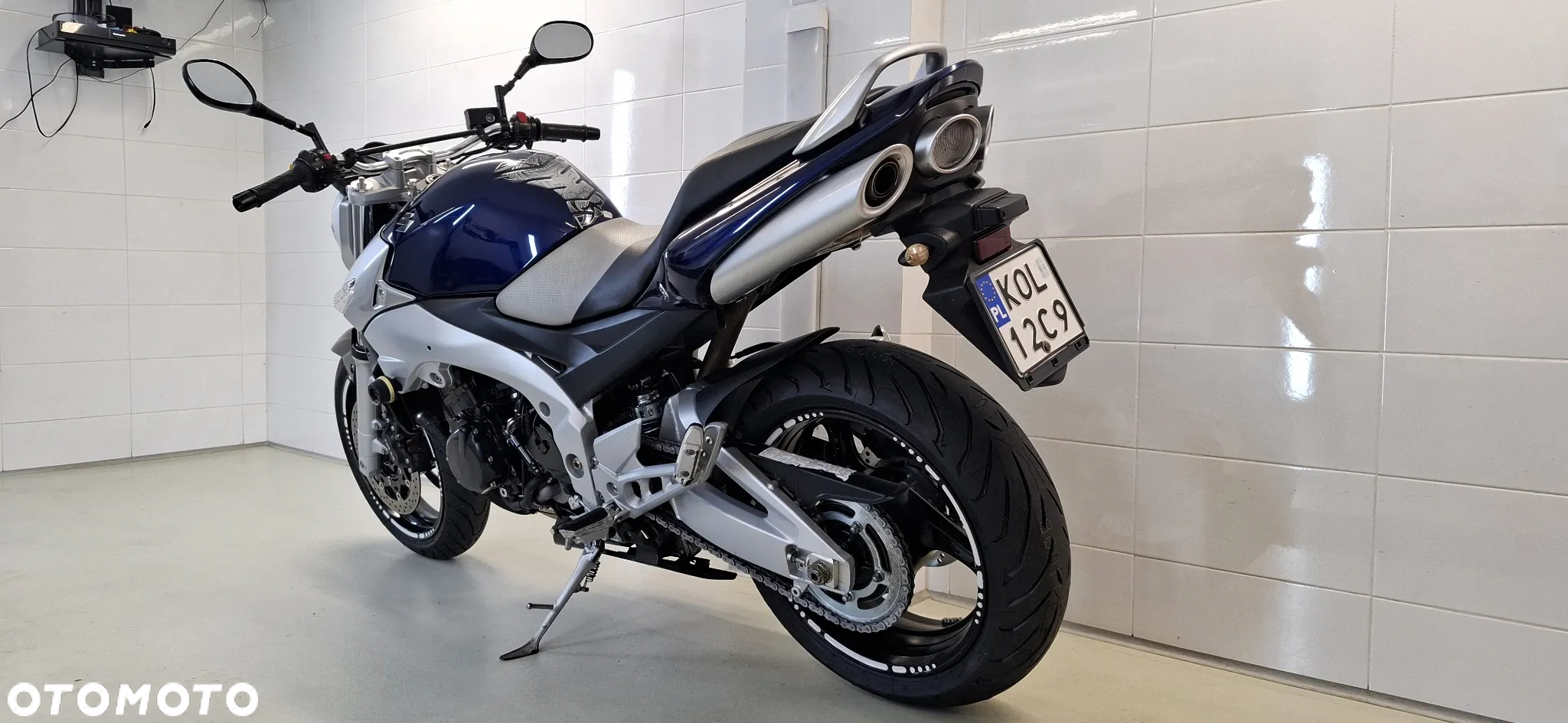 Suzuki GSR - 6