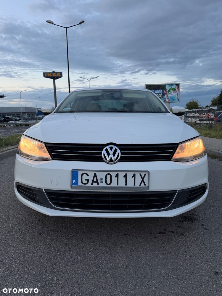 Volkswagen Jetta 2.0 TDI DSG Highline - 10