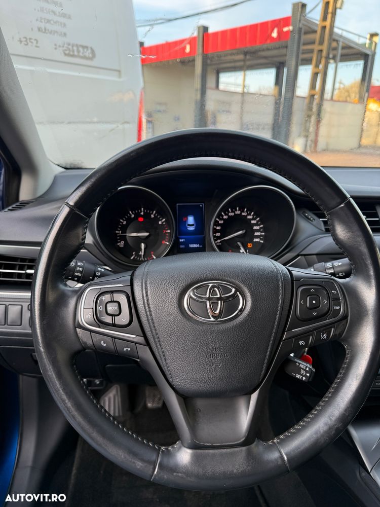 Toyota Avensis 1.6 Comfort - 8