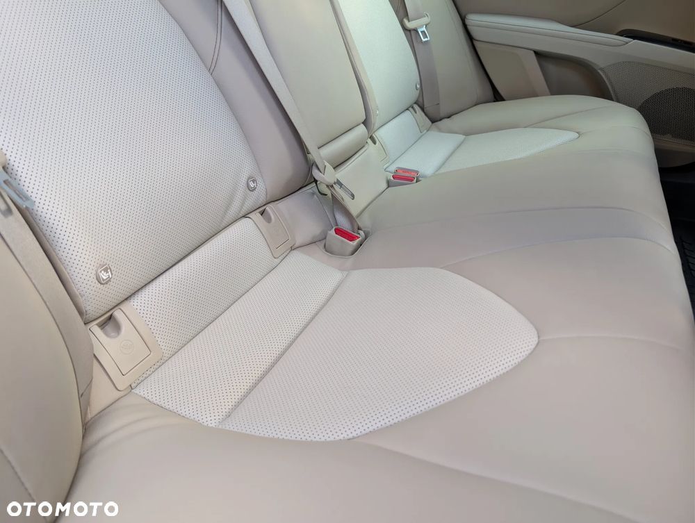 Toyota Camry 2.5 Hybrid Executive CVT - 26