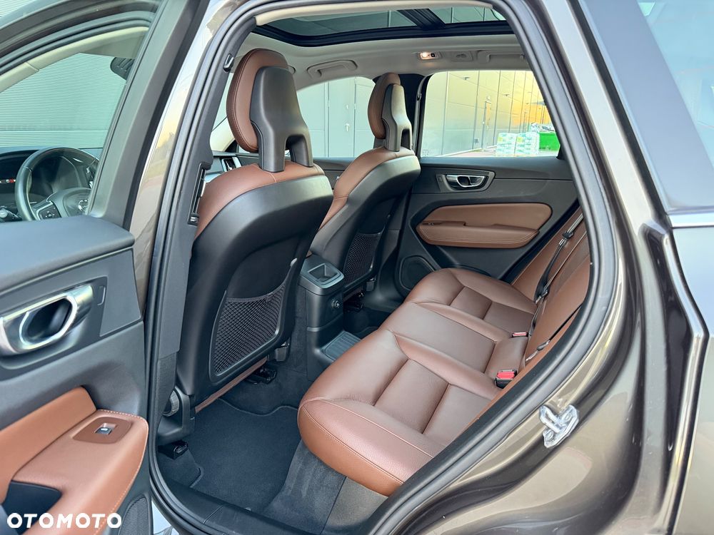 Volvo XC 60 T8 Twin Engine AWD Geartronic Momentum - 16