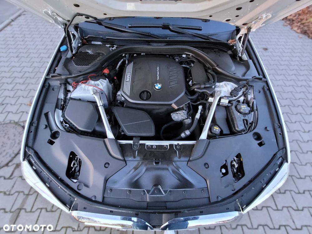 BMW Seria 5 520d Sport Line - 24