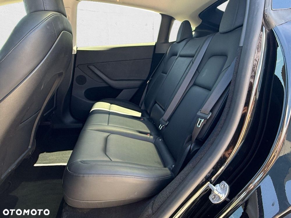 Tesla Model Y Performance AWD - 23