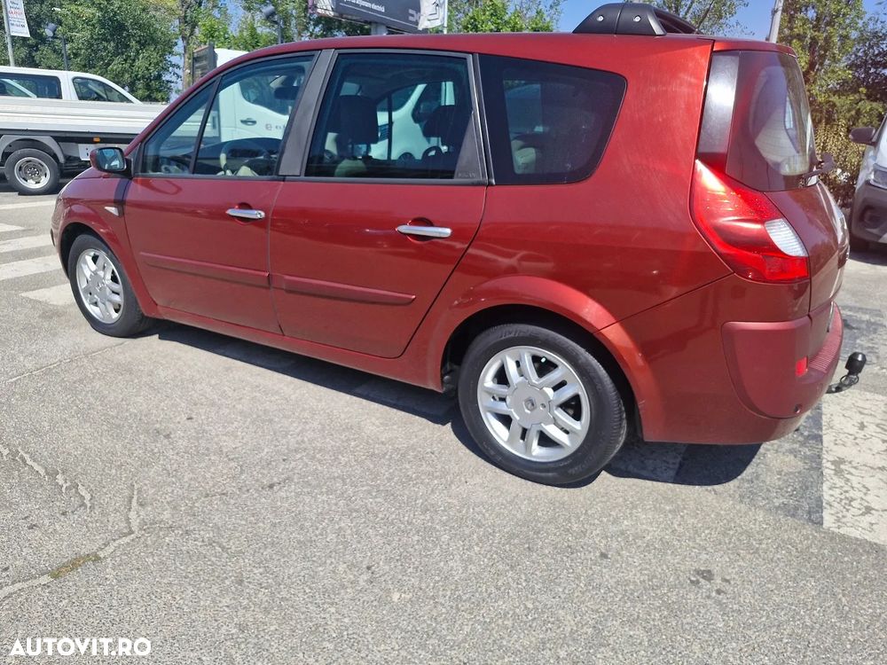 Renault Grand Scenic - 16