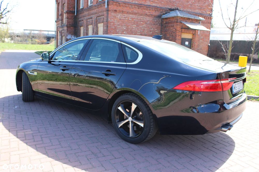 Jaguar XF 20d Prestige - 8