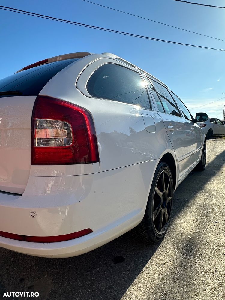 Skoda Octavia Combi 2.0 TDI RS DSG - 5