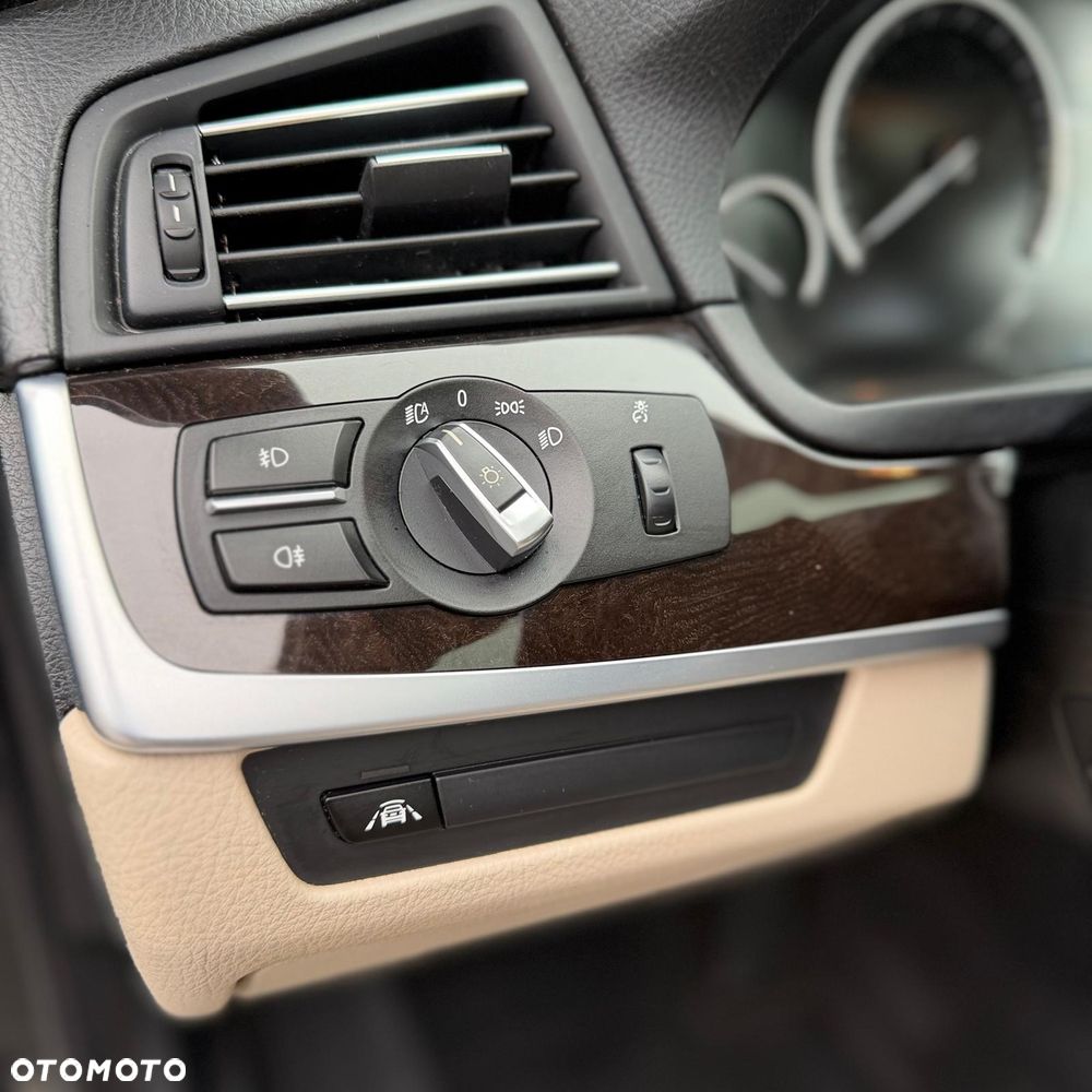 BMW Seria 5 525d xDrive Sport-Aut Modern Line - 18