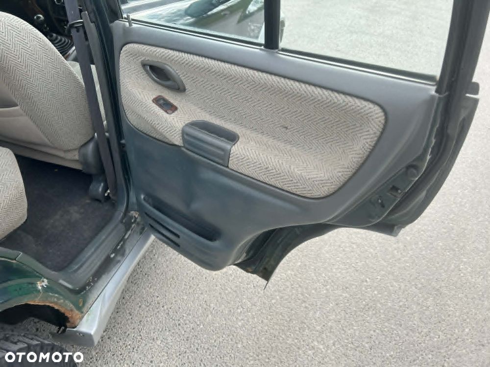 Suzuki Grand Vitara 2.5 V6 - 23