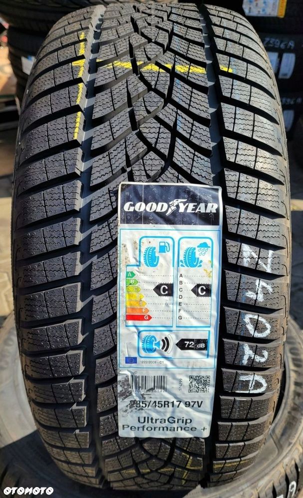2x Goodyear UltraGrip Performance  235/45R17 97V XL Z402A - 3