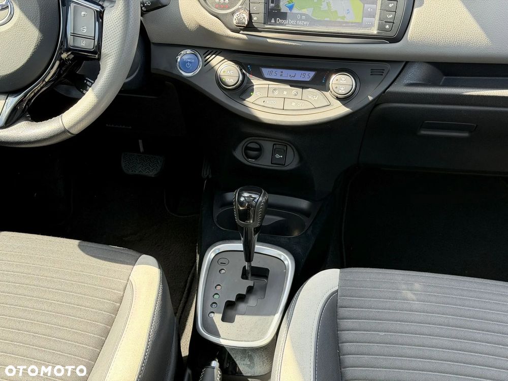 Toyota Yaris 1.5 VVT-i Selection - 13