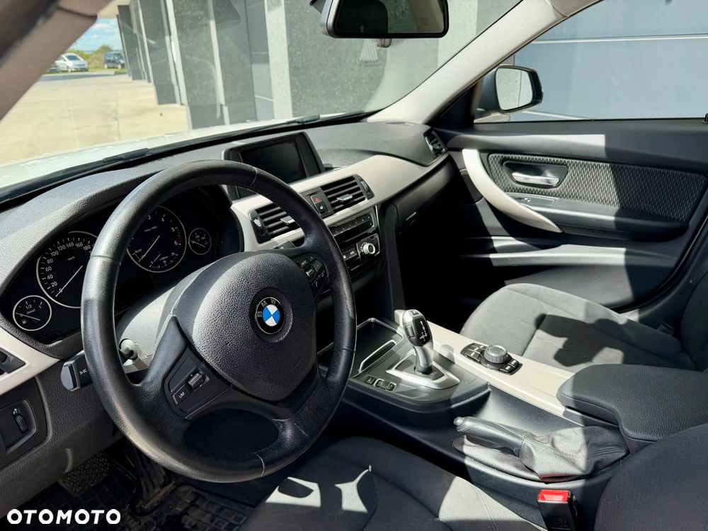 BMW Seria 3 318d - 11