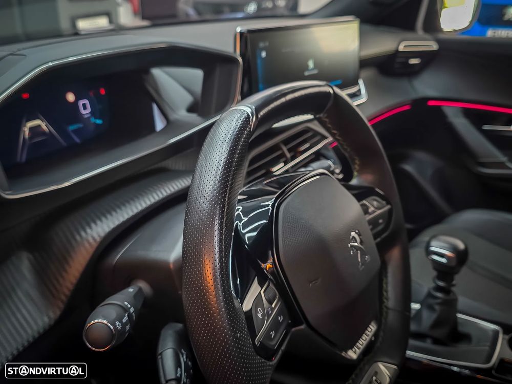 Peugeot 2008 1.2 PureTech GT Line - 24