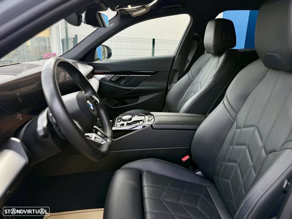 BMW 520 d Pack Desportivo M - 14