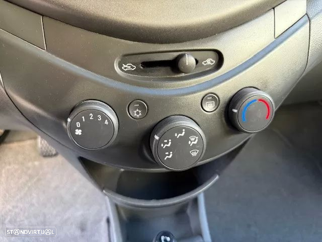 Chevrolet Spark 1.0 L - 21