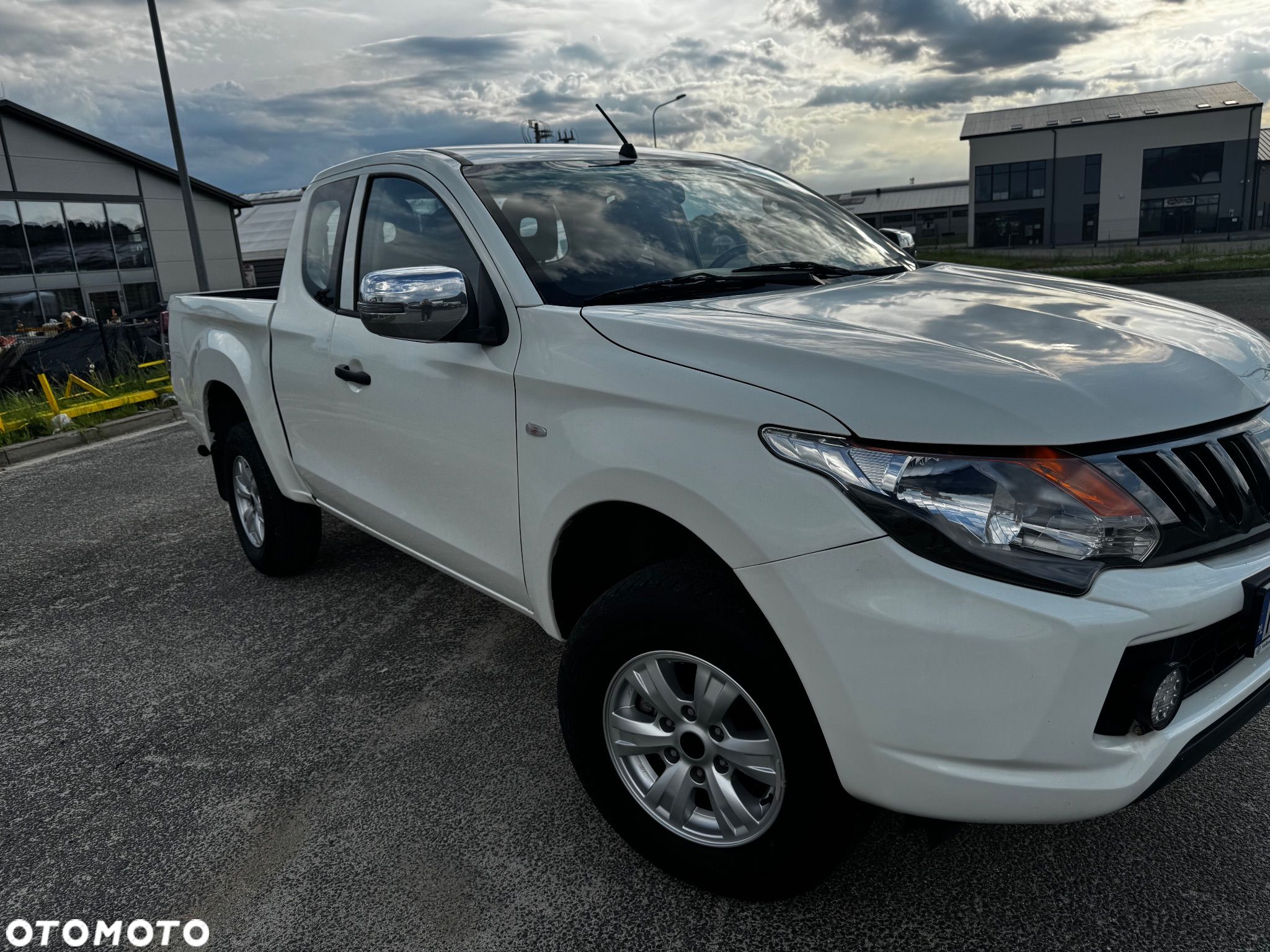 Mitsubishi L200 2.4 d CC Invite - 1