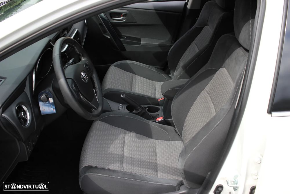 Toyota Auris Touring Sports 1.8 HSD Comfort +P.Techno+P.Sport - 14