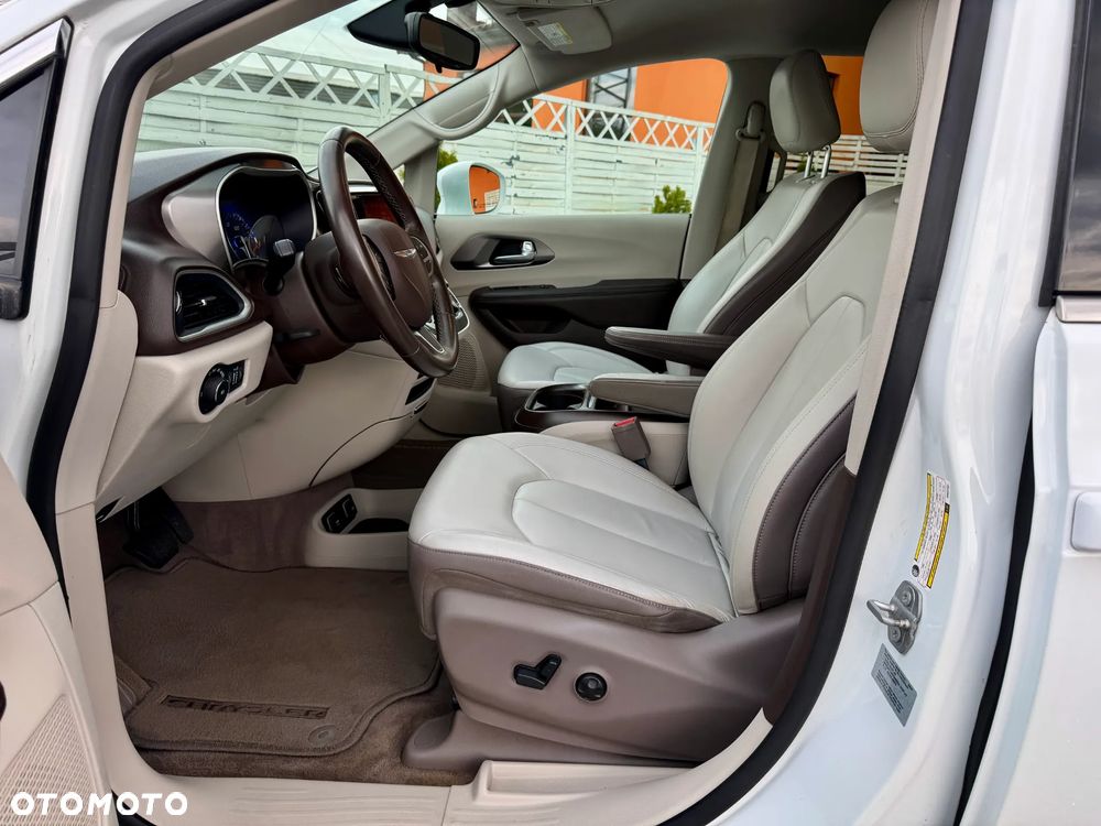 Chrysler Pacifica - 8
