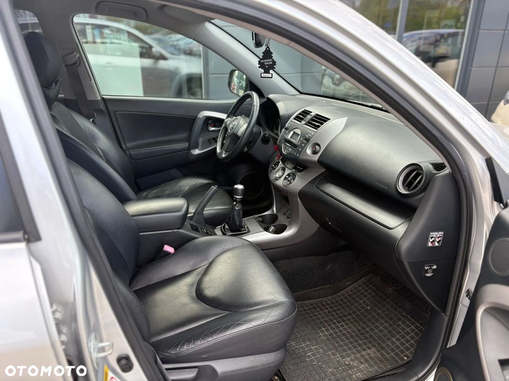 Toyota RAV4 2.2 D-4D 4x2 - 14
