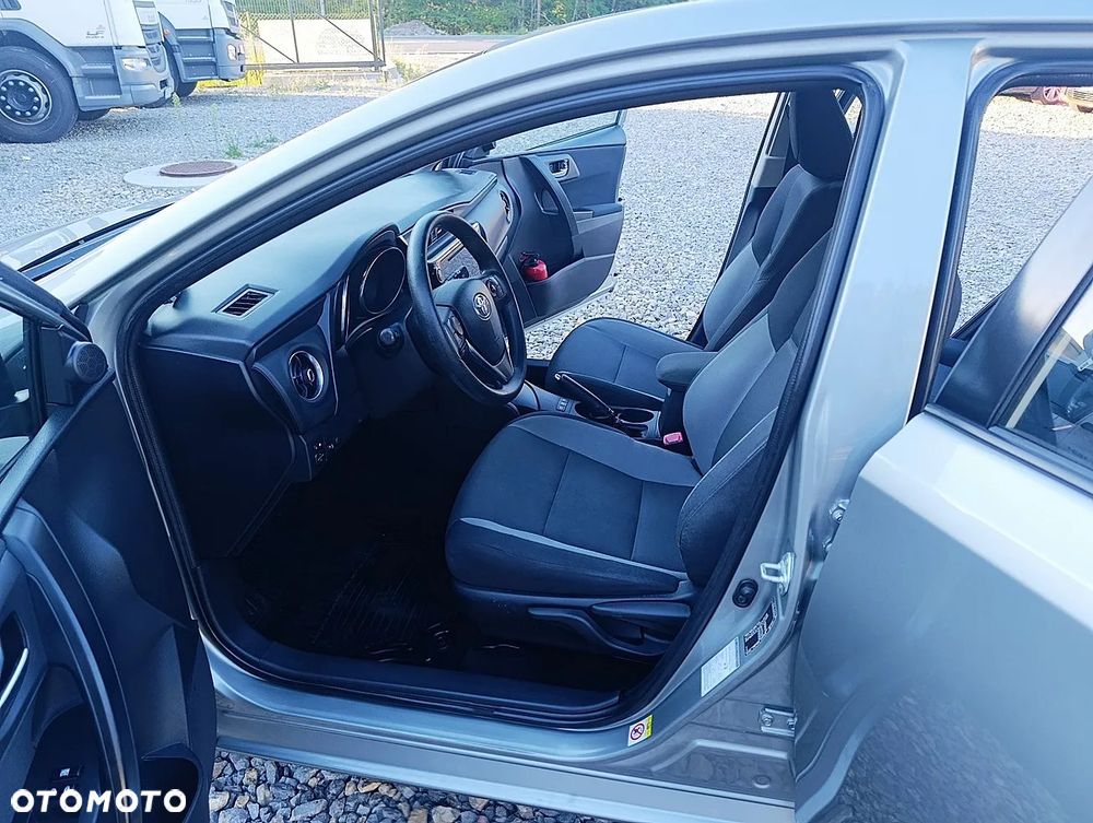 Toyota Auris Hybrid 135 Comfort - 11