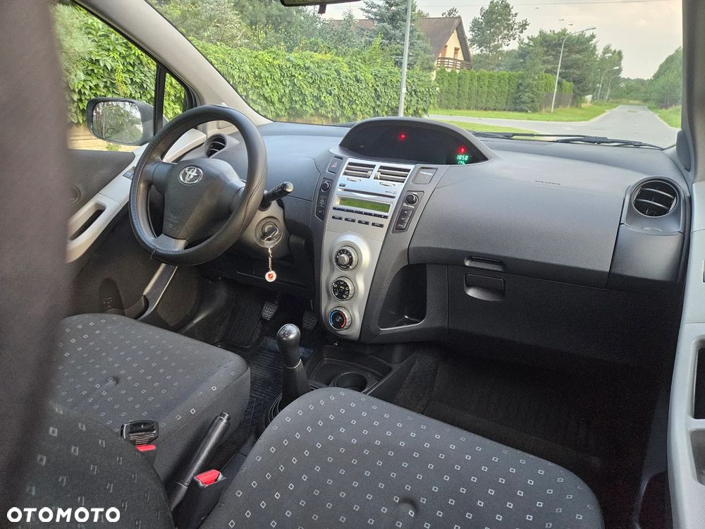 Toyota Yaris - 12