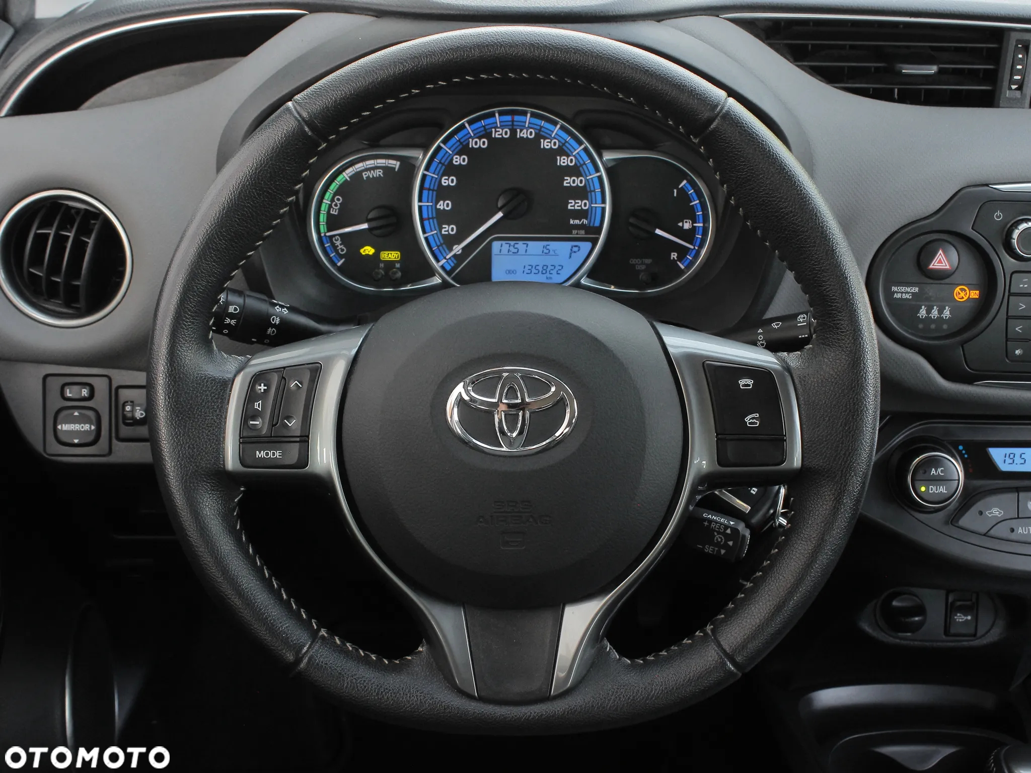 Toyota Yaris Hybrid 100 Premium - 21