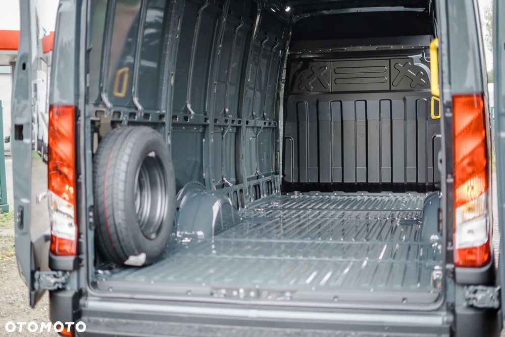 Iveco Daily 35S18HA8 V H2 Furgon Automat 3.0 od ręki - 16