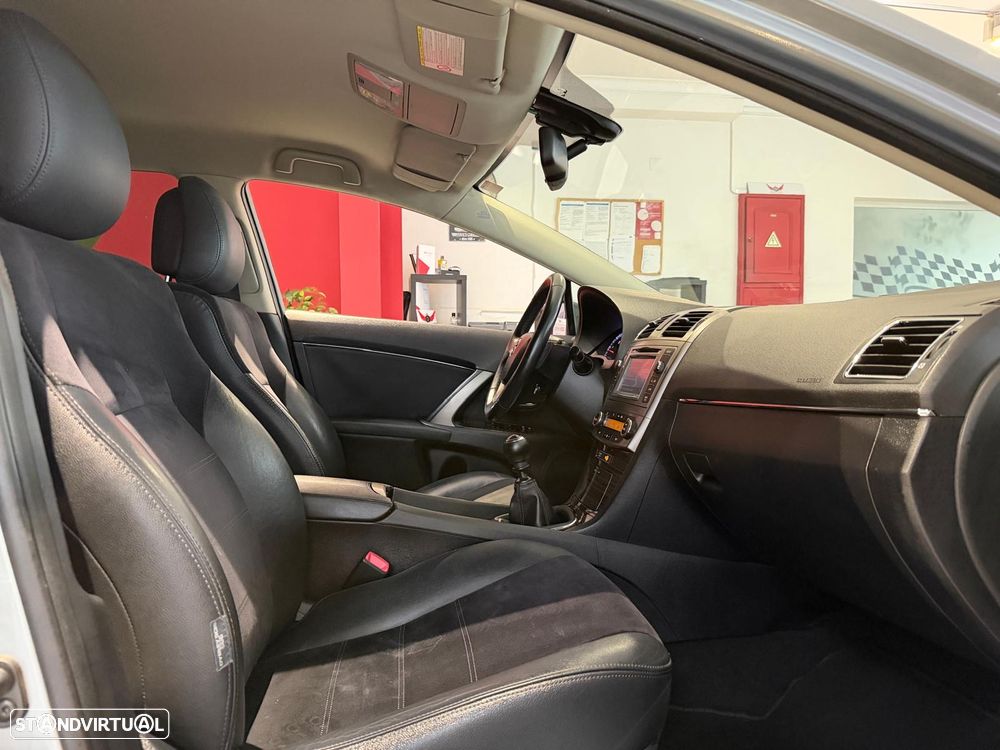 Toyota Avensis SW 2.0 D-4D Exclusive +GPS - 13