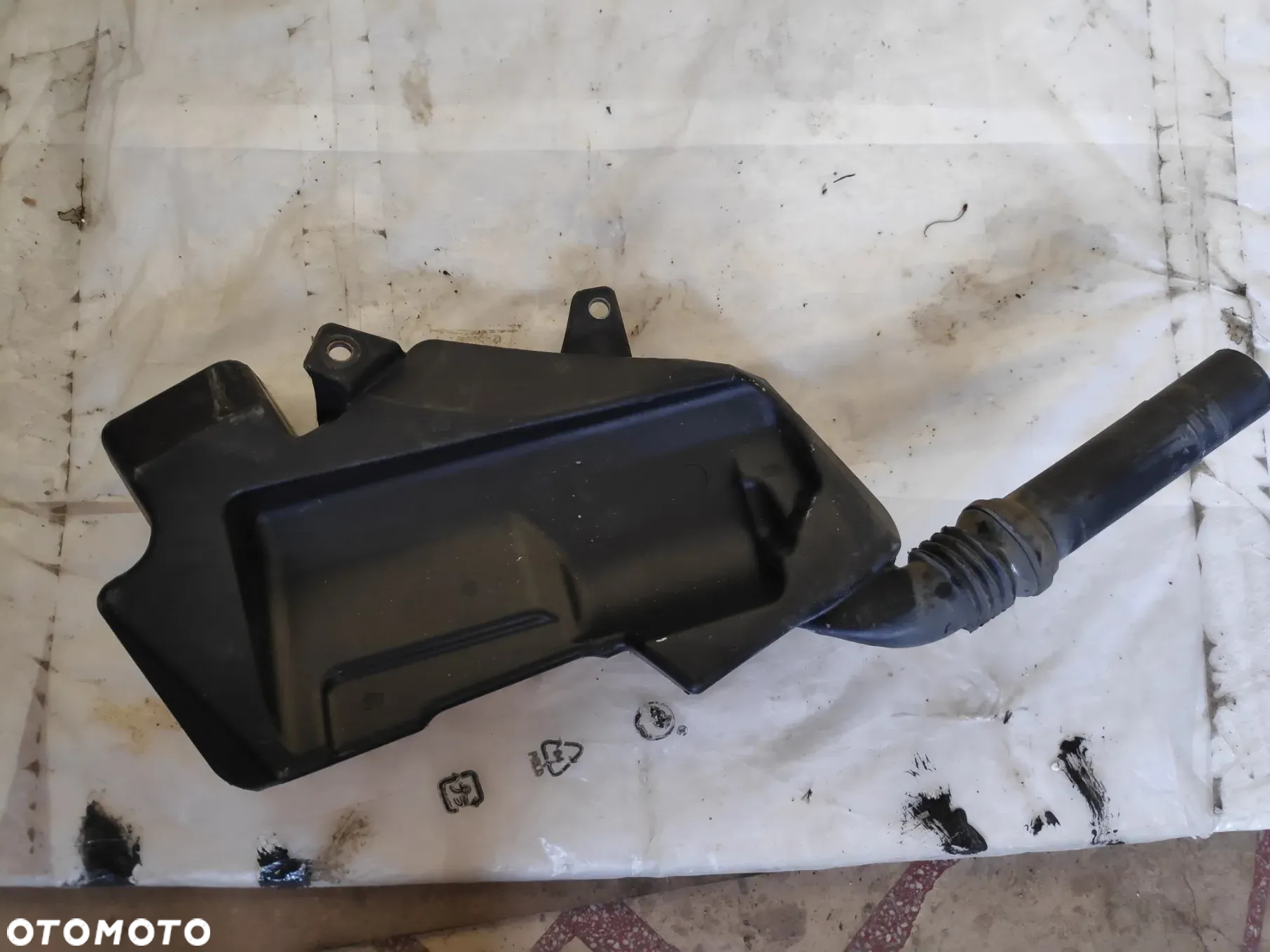 WLEW ZBIORNIKA PŁYNU SPRYSKIWACZY 4G1955462 AUDI A7 C7 - 2