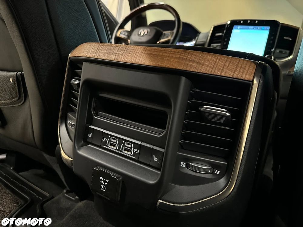 RAM 1500 Crew Cab Longhorn - 32