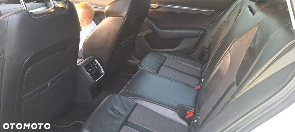 Skoda Octavia Combi 2.0 TDI DSG Premium Edition - 8