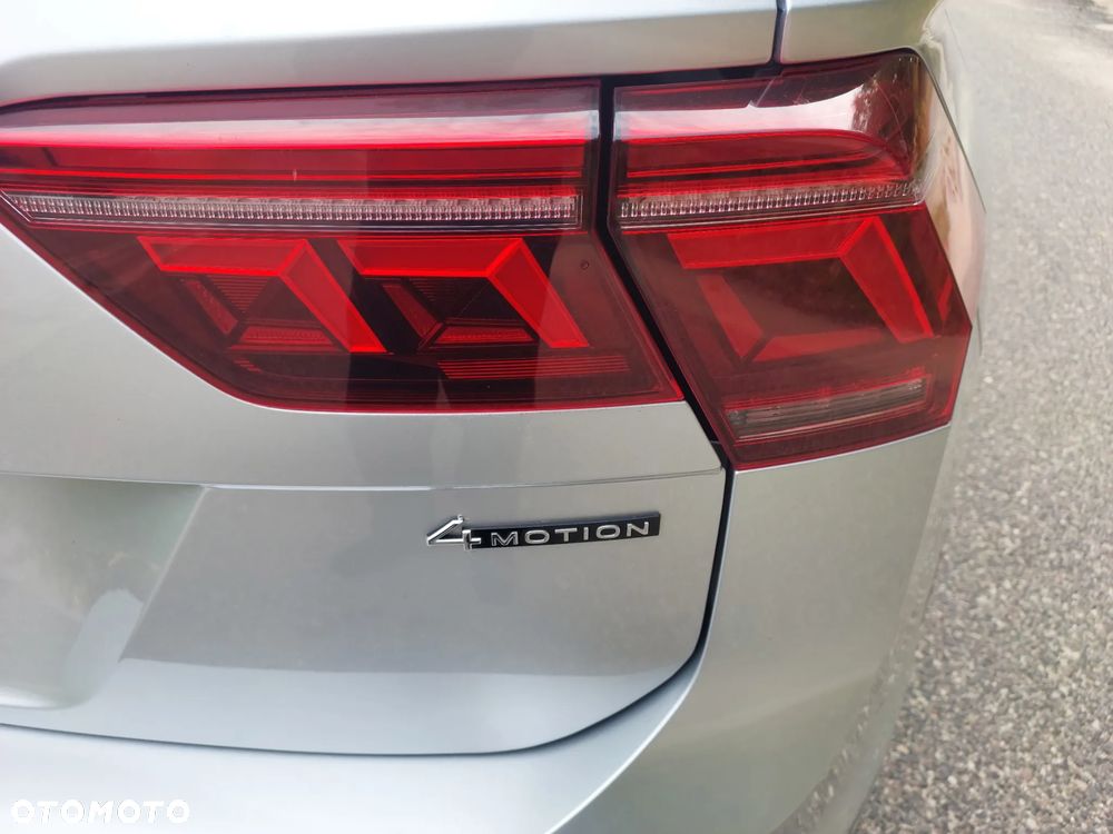 Volkswagen Tiguan 2.0 TDI SCR 4MotION DSG R-Line - 27