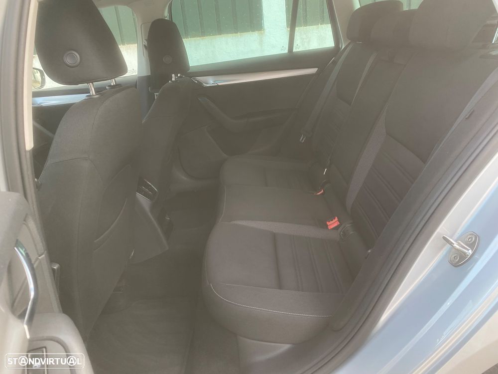 Skoda Octavia 1.6 TDI DSG Ambition - 9