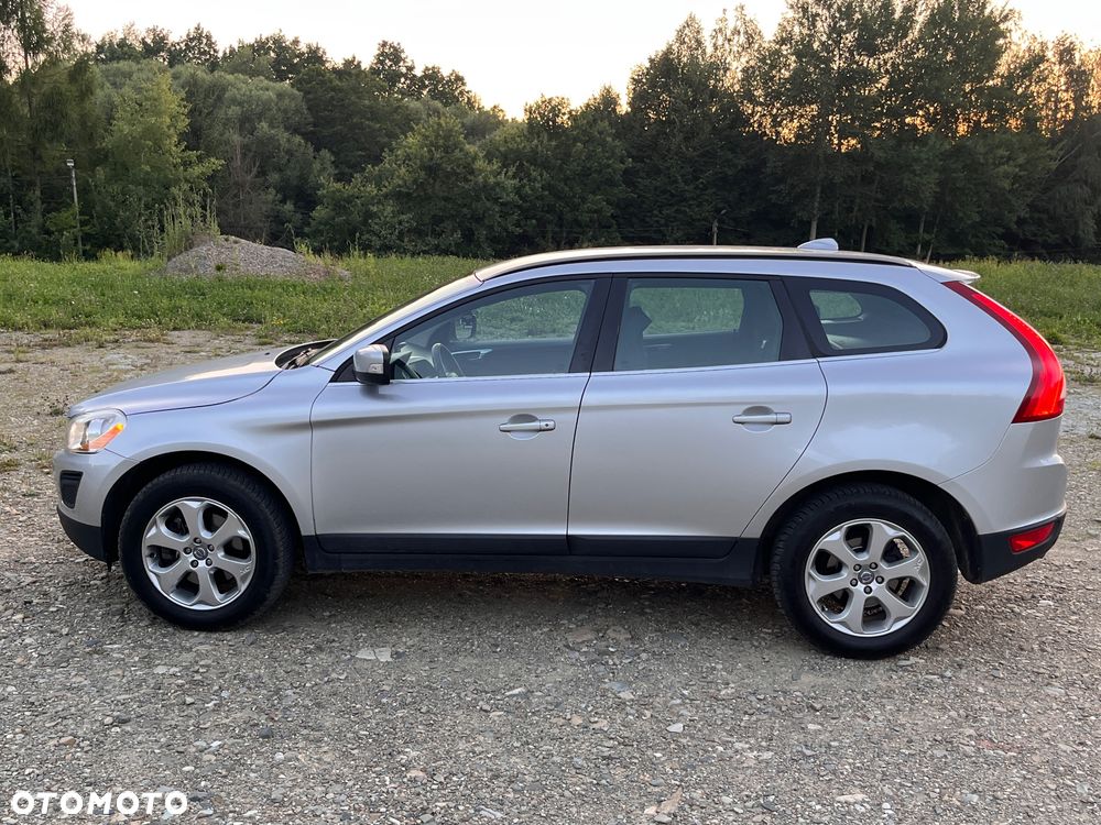 Volvo XC 60 D5 AWD Momentum - 8