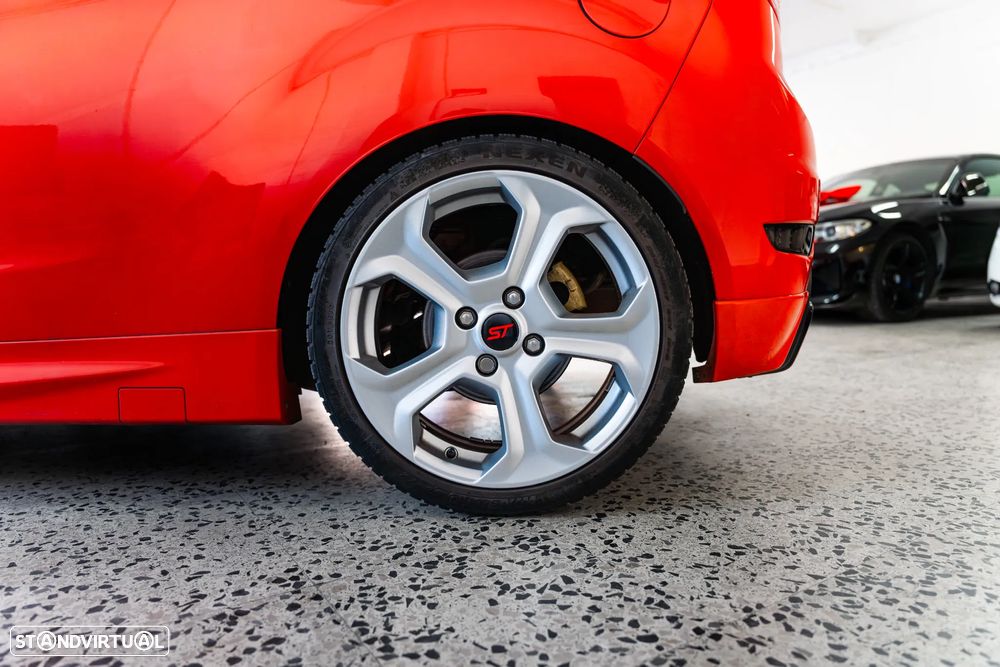 Ford Fiesta 1.6 T ST - 24