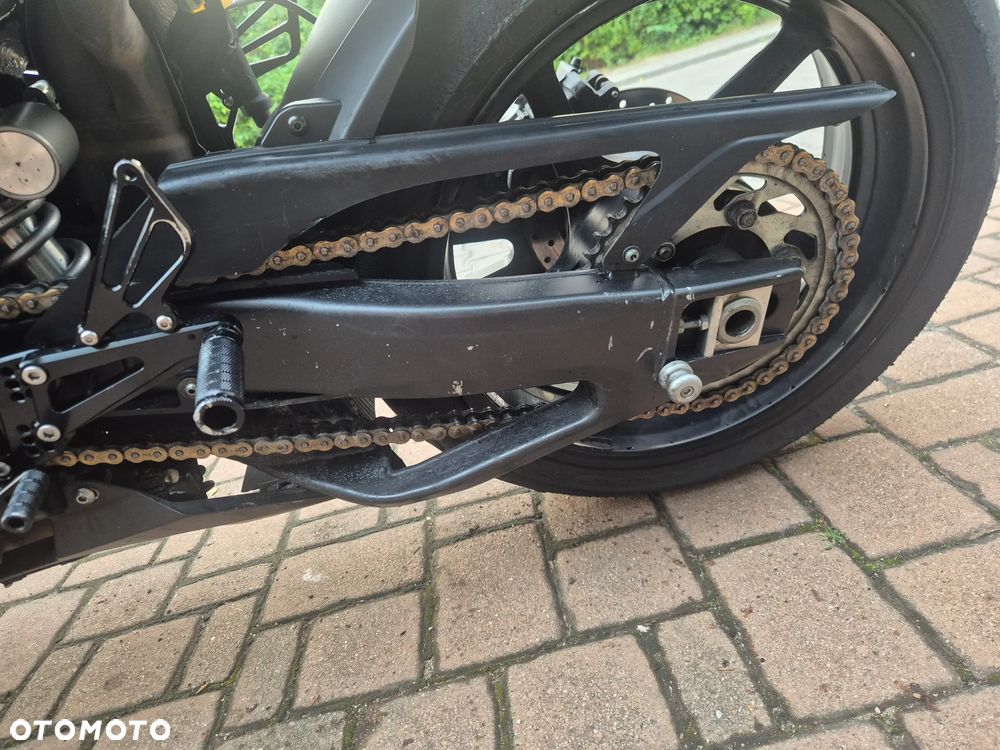 Yamaha R1 - 20
